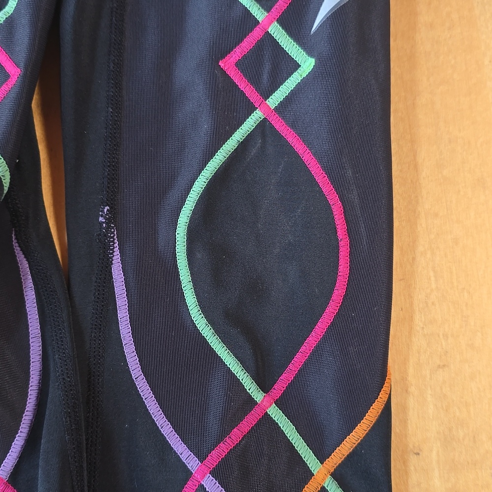 Knee Brace Support Black Capri Leggings - Picture 5 of 5